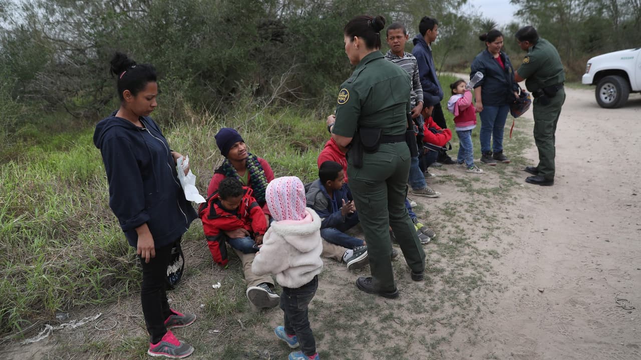 Acusan a EEUU de violar la ley al negar la oportunidad a inmigrantes de pedir asilo en la frontera