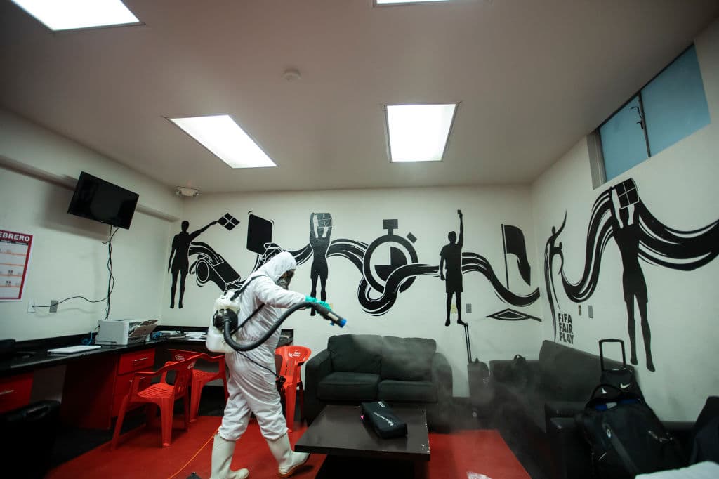 Manotas (6’) adelantó muy temprano a los locales y Castillo (90+5’) selló la victoria. Hacia el final del juego, León estuvo cerca de emparejar los cartones, pero el cancerbero de Xolos tuvo una buena actuación. Tijuana llegó a 12 puntos y ocupa el liderato de forma momentánea; León sólo ha sumado 4 unidades en la presente campaña.