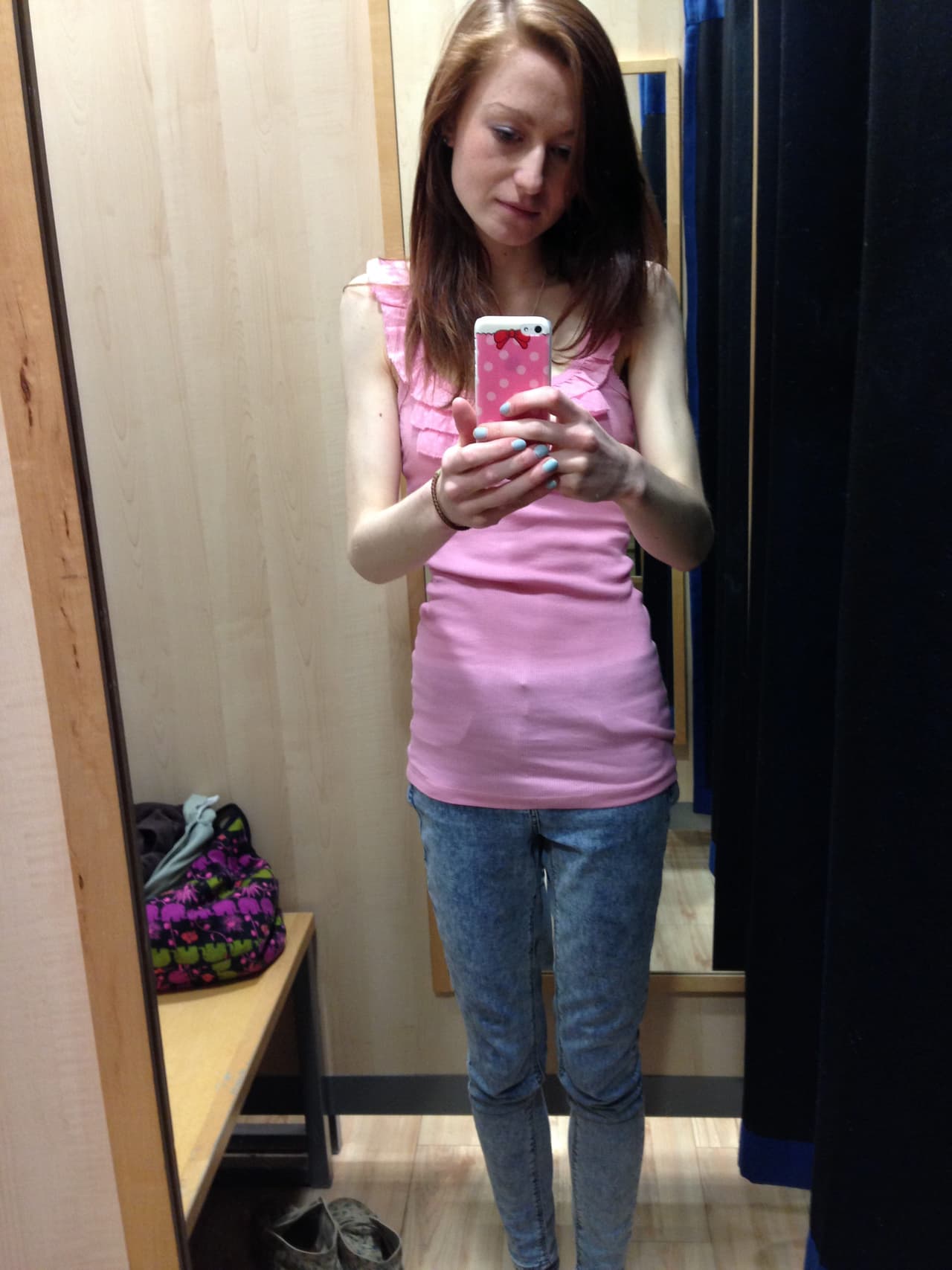 Nicola comenzó a consumir el mínimo de calorías posibles durante el día y llego a pesar 84 libras.