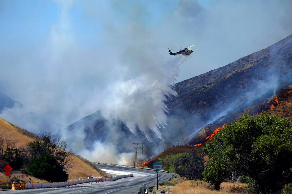 El incendio de Route comenzó alrededor del mediodía del miércoles 31 de agosto, cerca de Lake Hughes Road, y cerró la Autopista 5 en ambas direcciones. Posteriormente, la autopista se reabrió parcialmente.