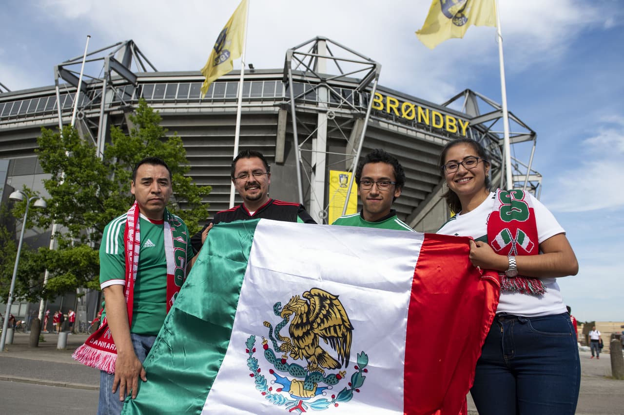 Juan Carlos Osorio fue ovacionado por la afición mexicana en Dinamarca