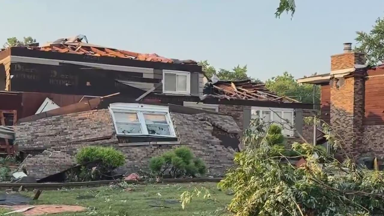 Casas destruidas tras tormentas en el suburbio de Lansing en Illinois. Hablamos con los afectados