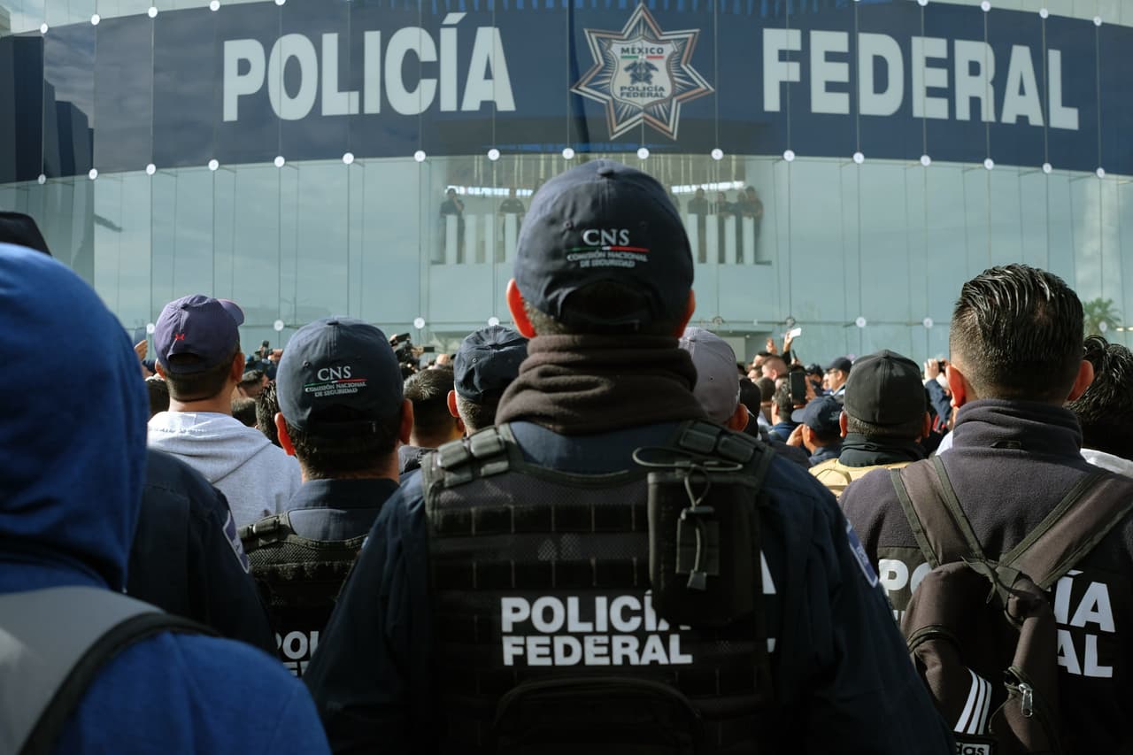 Seis claves que explican por qué la policía mexicana se rebeló durante una semana contra el gobierno de AMLO