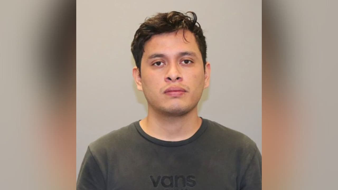 Arrestan a sospechoso de origen hispano por apuñalar a hombre en una lavandería; uno más está prófugo 