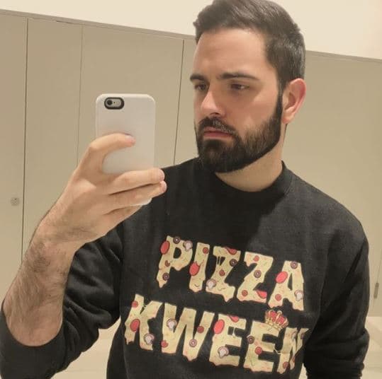 El mensaje dejó a sus seguidores con muchas dudas. El escritor continuó en Twitter: "Primero apareció en mis sueños, pero ahora creo que ha cruzado al mundo real".