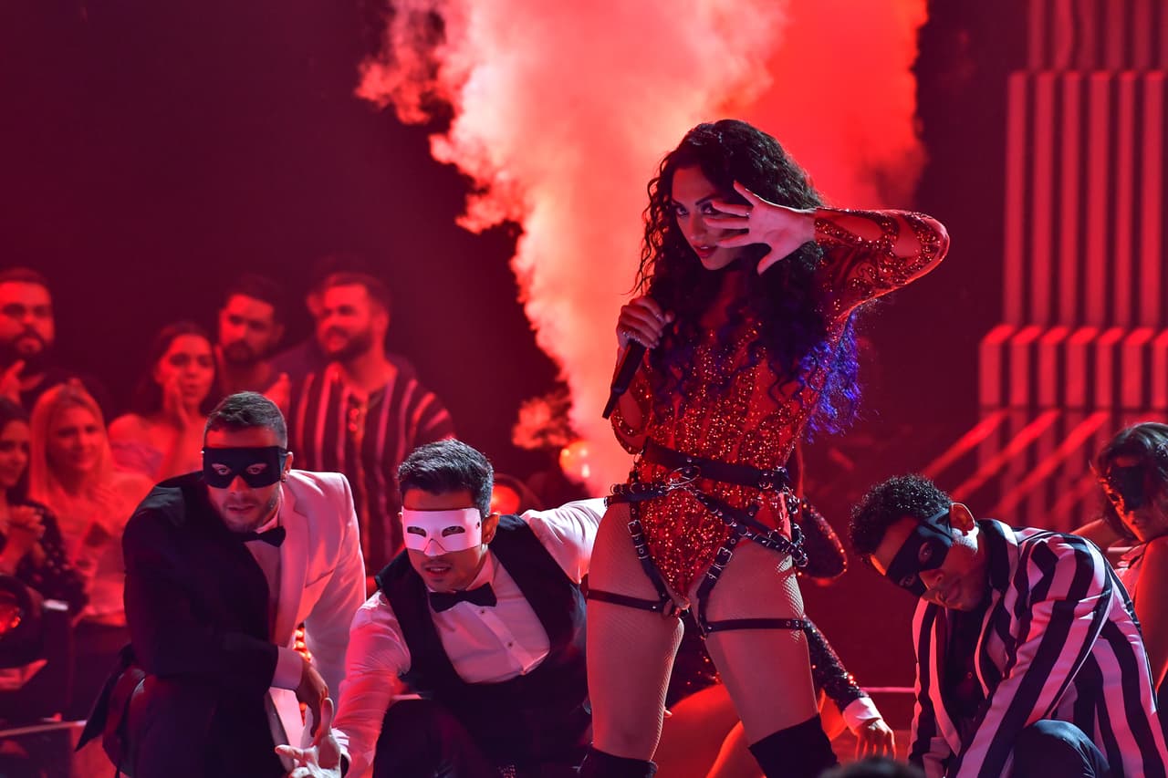 Ella trajo a Lady Gaga al escenario de Reina de la Canción al cantar 'Poker face'.