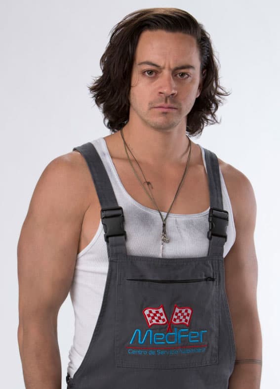 Pero 
<b><a href="http://www.univision.com/novelas/enamorandome-de-ramon/conoce-a-los-personajes-de-enamorandome-de-ramon-fotos">'Rulo'</a></b> (
<a href="http://www.univision.com/novelas/enamorandome-de-ramon/actores-de-telenovela-que-han-combinado-el-amor-con-el-trabajo-fotos">Alfredo Gatica</a>) no se queda atrás, sin embargo él es uno de los villanos, pues no estará solo.