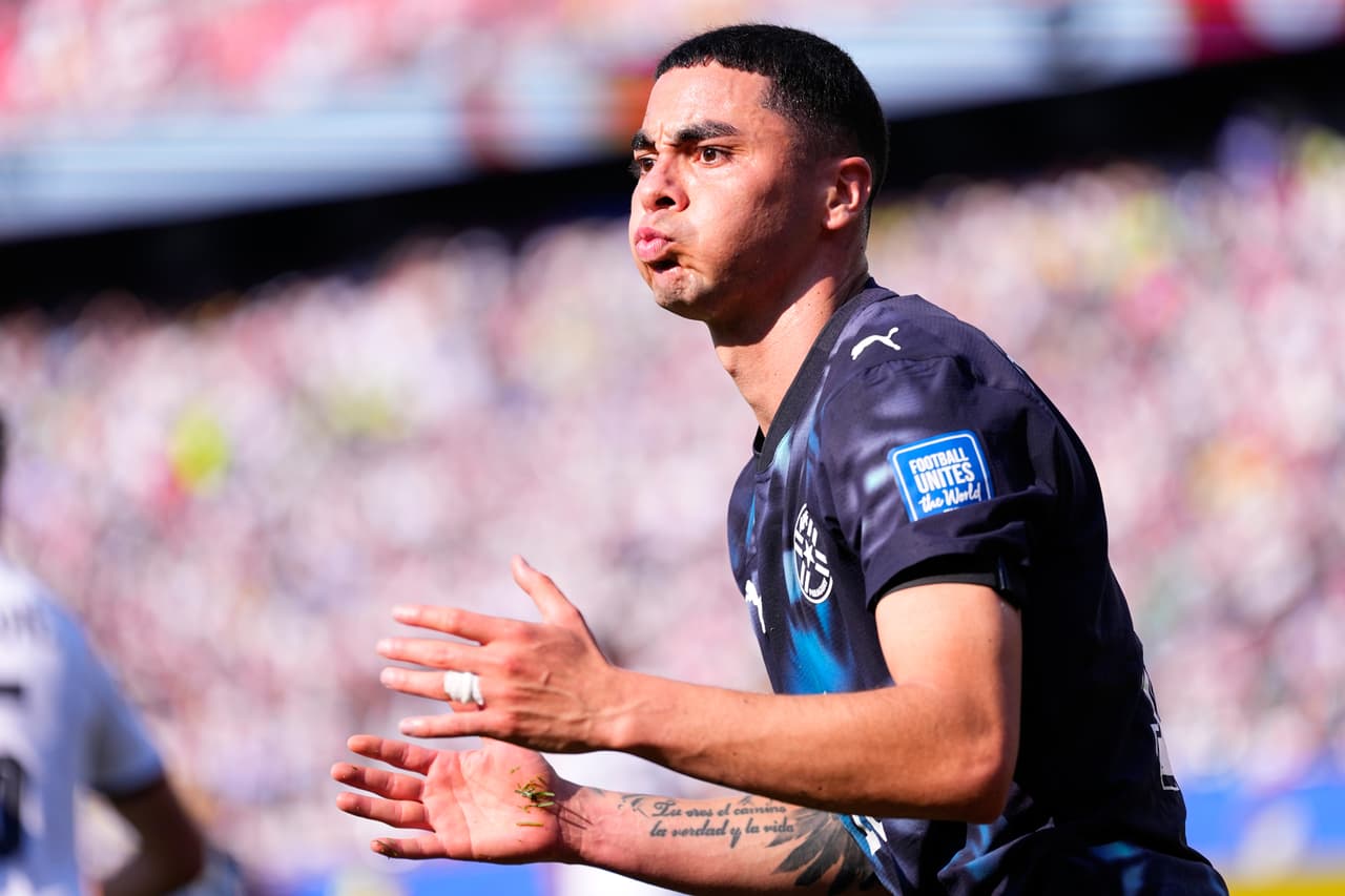El paraguayo Miguel Almirón (10) reacciona durante el partido de dieciseisavos de final de la Copa del Mundo entre Alemania y Paraguay en Foxborough, Massachusetts, cerca de Boston, el lunes 29 de junio de 2026.