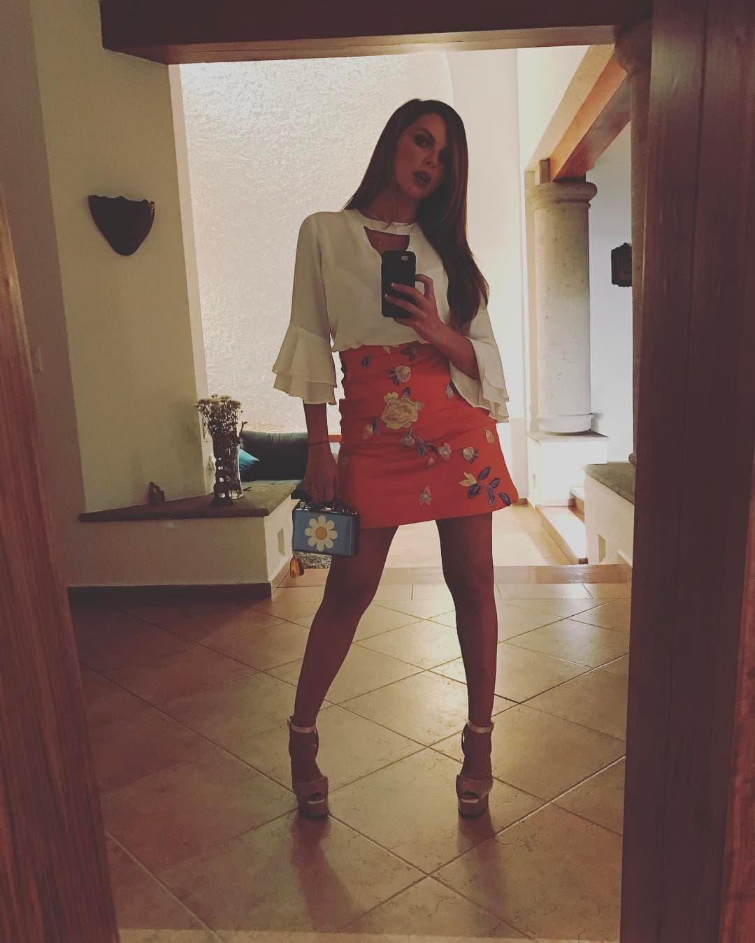 Esta fue la imagen que 
<a href="http://www.univision.com/temas/marjorie-de-sousa"><b>Marjorie</b> <b>de Sousa</b></a> compartió en Instagram para presumir su figura, pues a poco más de un mes de haber dado a luz ya luce radiante.