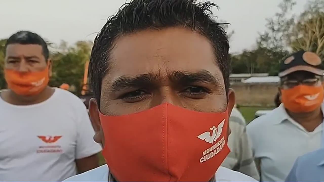En video: René Tovar Tovar, aspirante a la Alcaldía de Cazonez por el Partido Movimiento Ciudadano, fue ultimado a disparos en su hogar en lo que, según las autoridades, se trató de un intento de secuestro. Al menos 15 candidatos de elección popular han sido asesinados en Veracruz en el actual proceso electoral. Según expertos, detrás de esa ola de homicidios y delitos está el crimen organizado.