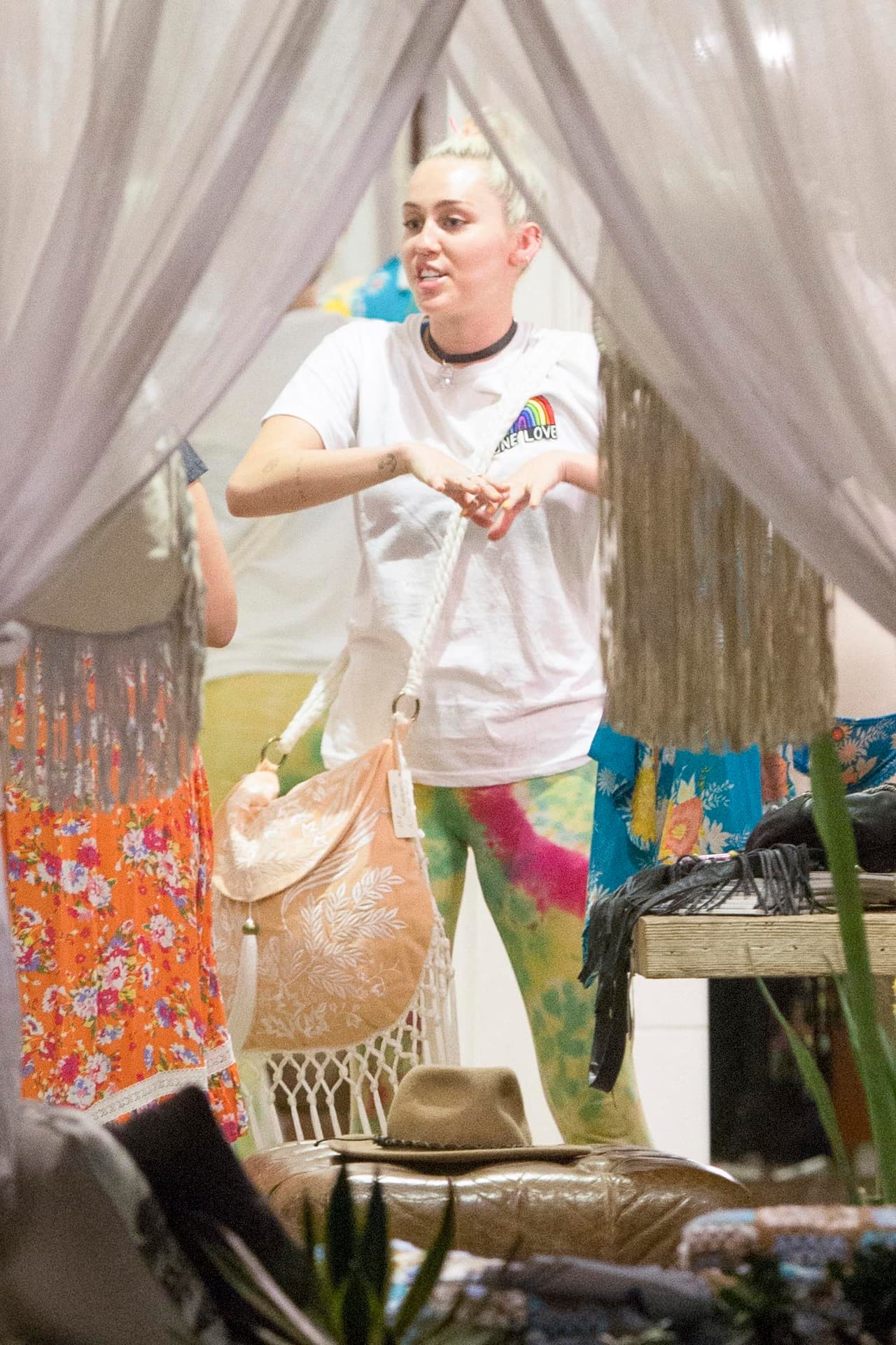 Miley alcanzó a Liam con su familia en su país natal hace poco.