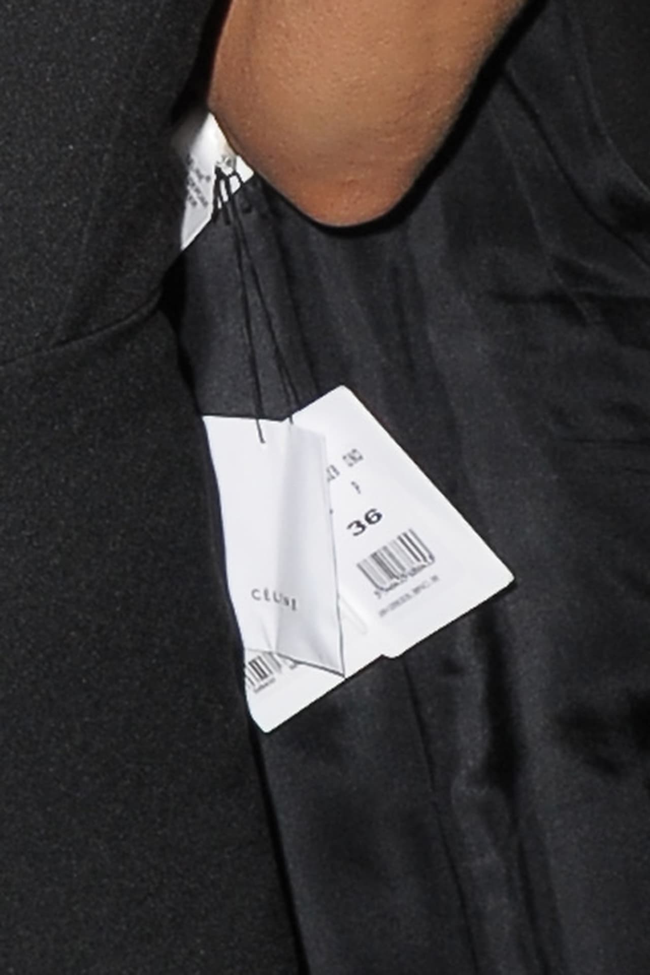 Y si te lo preguntabas, ésta es la talla de Jennifer: 36 de Europa.