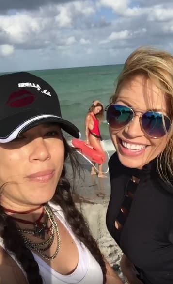 "Ya pasaron 4 años y cada día me siento más plena", señaló Karla Martínez junto a un video grabado durante la sesión de portada de la revista. La entrenadora Claudia Molina y la estilista Millie Morales fueron sus cómplices para cumplir la meta.