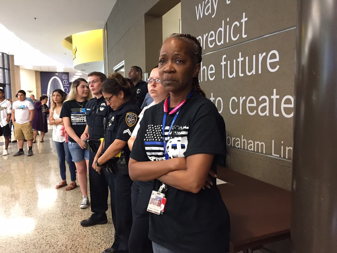 Los asistentes llevaban camisetas con el slogan #ElCentroStrong.