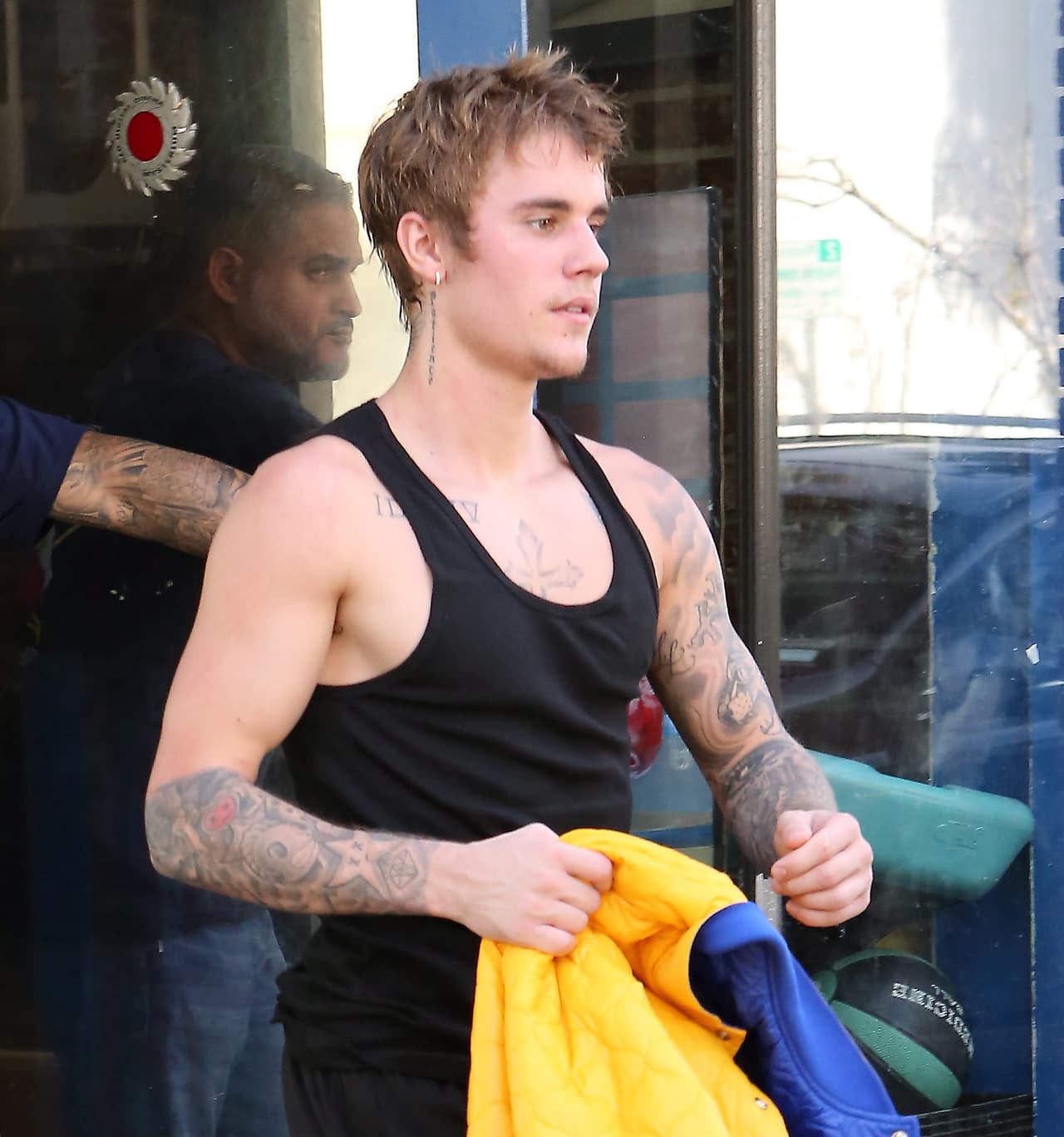 "No voy a decir ningún nombre, pero recibí una llamada de un par de tipos reales que dicen que realmente quieren hacer esta pelea y creen que Tom Cruise haría la pelea", dijo White a TMZ. Las declaraciones también fueron retomadas por otros medios como 
<b><a href="https://www.dailymail.co.uk/tvshowbiz/article-7157725/Justin-Bieber-Tom-Cruise-really-want-fight-UFCs-Dana-White-backs-it.html" target="_blank">Daily Mail</a></b>.