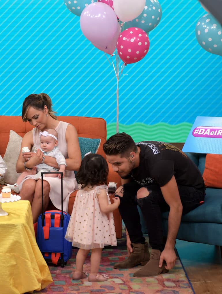 Baby Giulietta quería probarlos todos, pero también los compartió con su tío William.