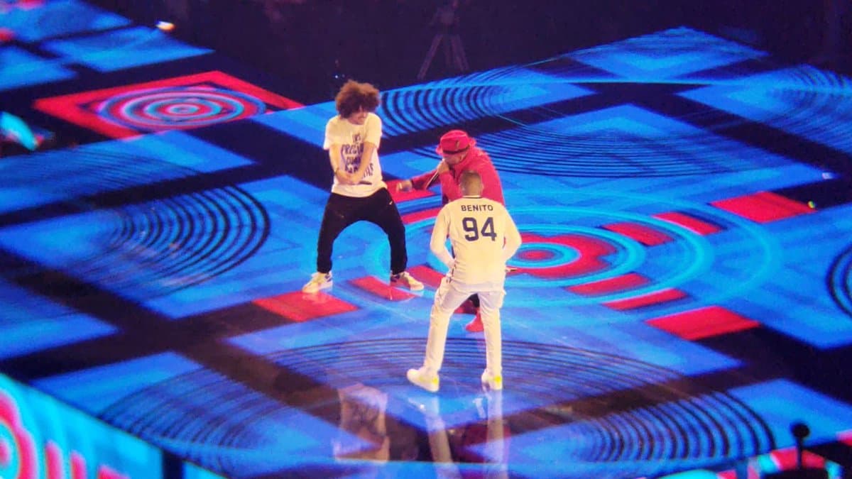 Además, Bad Bunny se hizo acompañar por Ñejo y PJ Sin Suela para deleitar a su público con los temas '¿Cuál es tu plan?'. El último invitado de la noche fue Árcangel, con quien el boricua interpretó 'Original', 'Tú no vives así' y 'Me acostumbré'.