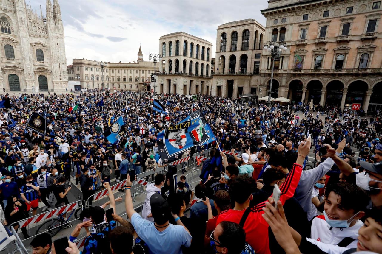 Se dieron cita en la plaza Duomo en Milan.
