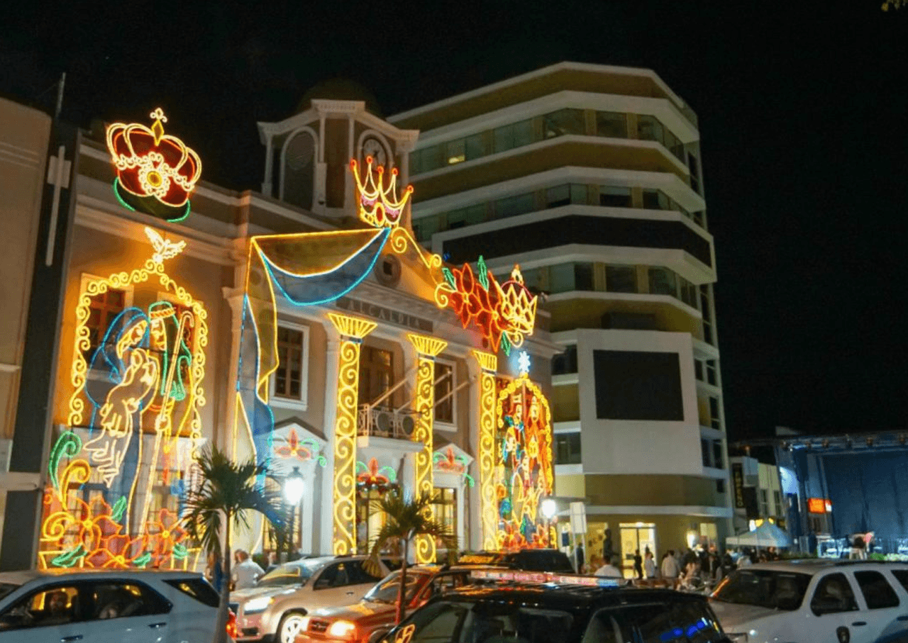 Denuncian gasto de $81 mil en encendido navideño de Aguadilla 
