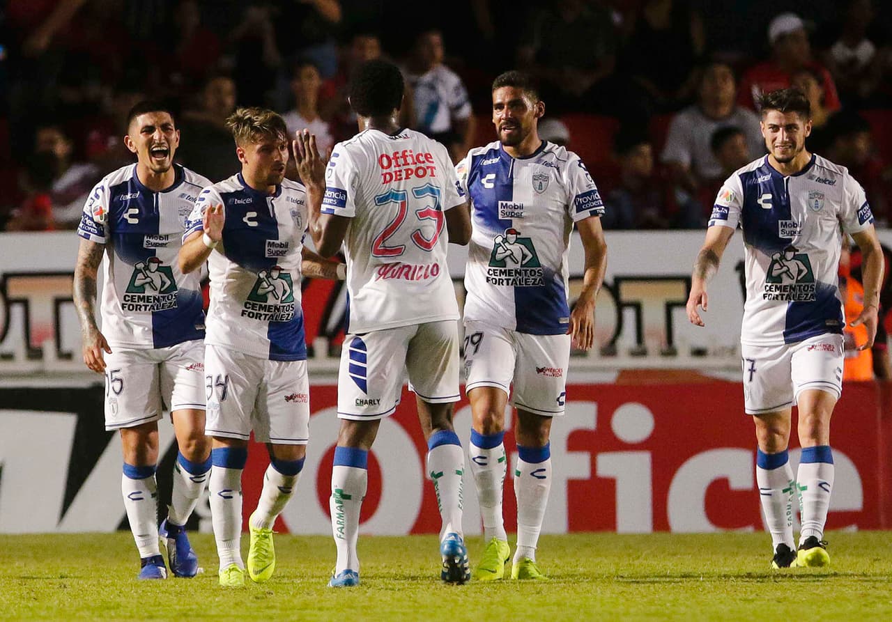 En el segundo tiempo, Pachuca logró dos goles en dos minutos para ampliar la ventaja a 3-0 en el Estadio Luis Pirata Fuente.