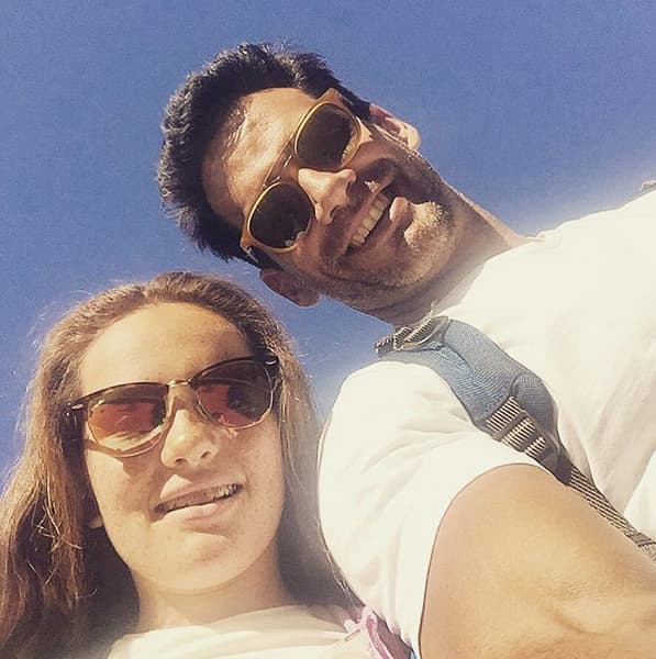 El actor chileno es un gran padre, siempre está al pendiente de su hija.