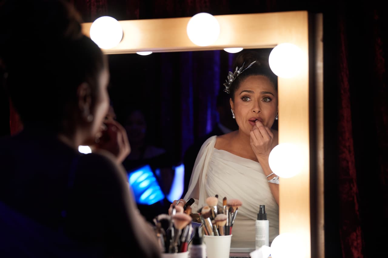 Sin embargo, este miércoles, sorprendió al revelar que durante la ceremonia de los Oscar, aunque en pantalla todo lució a la perfección, tras bambalinas ocurrió de todo, incluso algunos 
<b><a href="https://www.univision.com/shows/primer-impacto/quien-acerto-y-quien-no-en-la-alfombra-de-los-oscar-2020-video">accidentes embarazosos</a></b>.
<br>