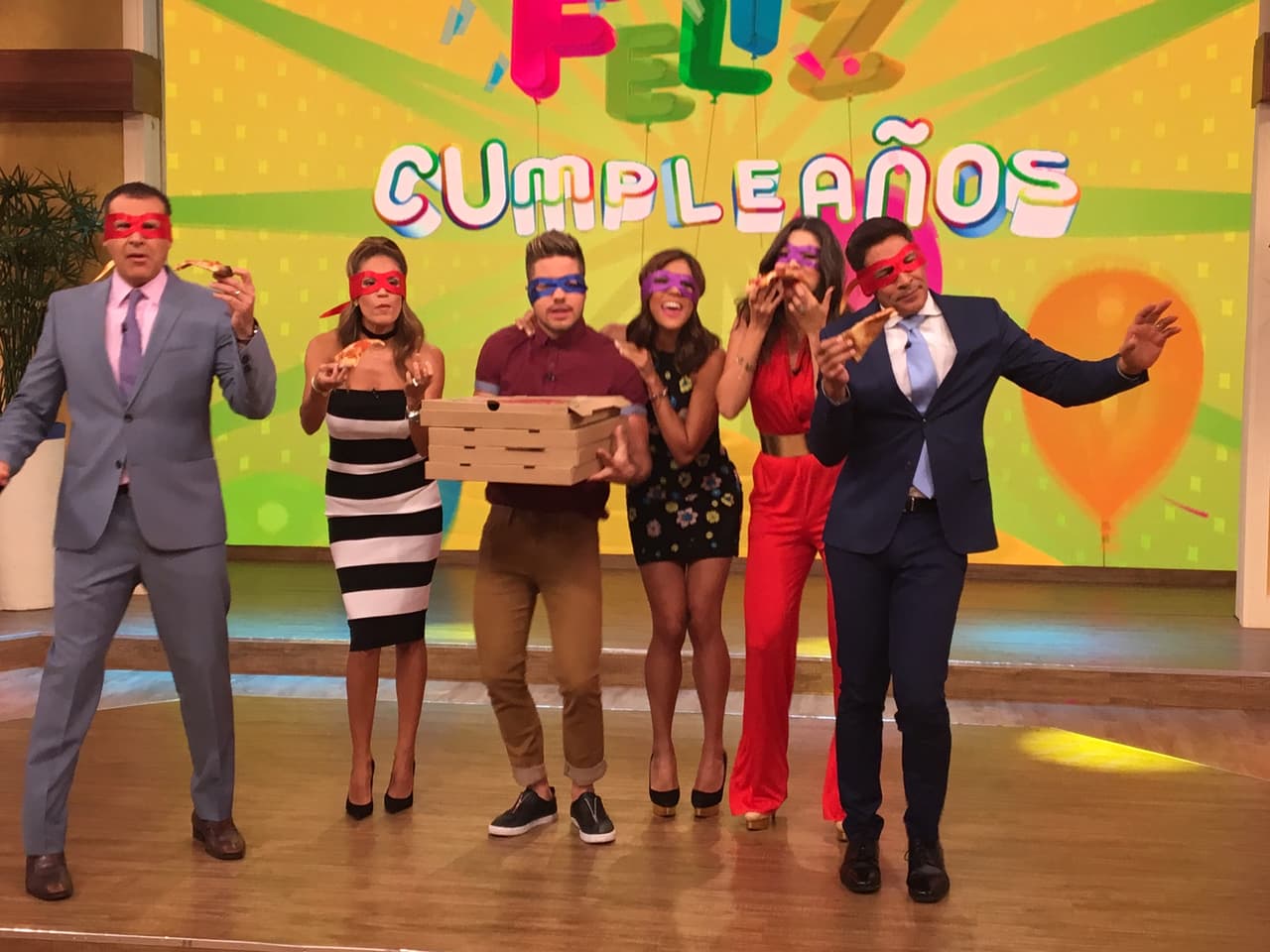 Nuestros amigos de la película Ninja Turtles enviaron pizza para todo el equipo.