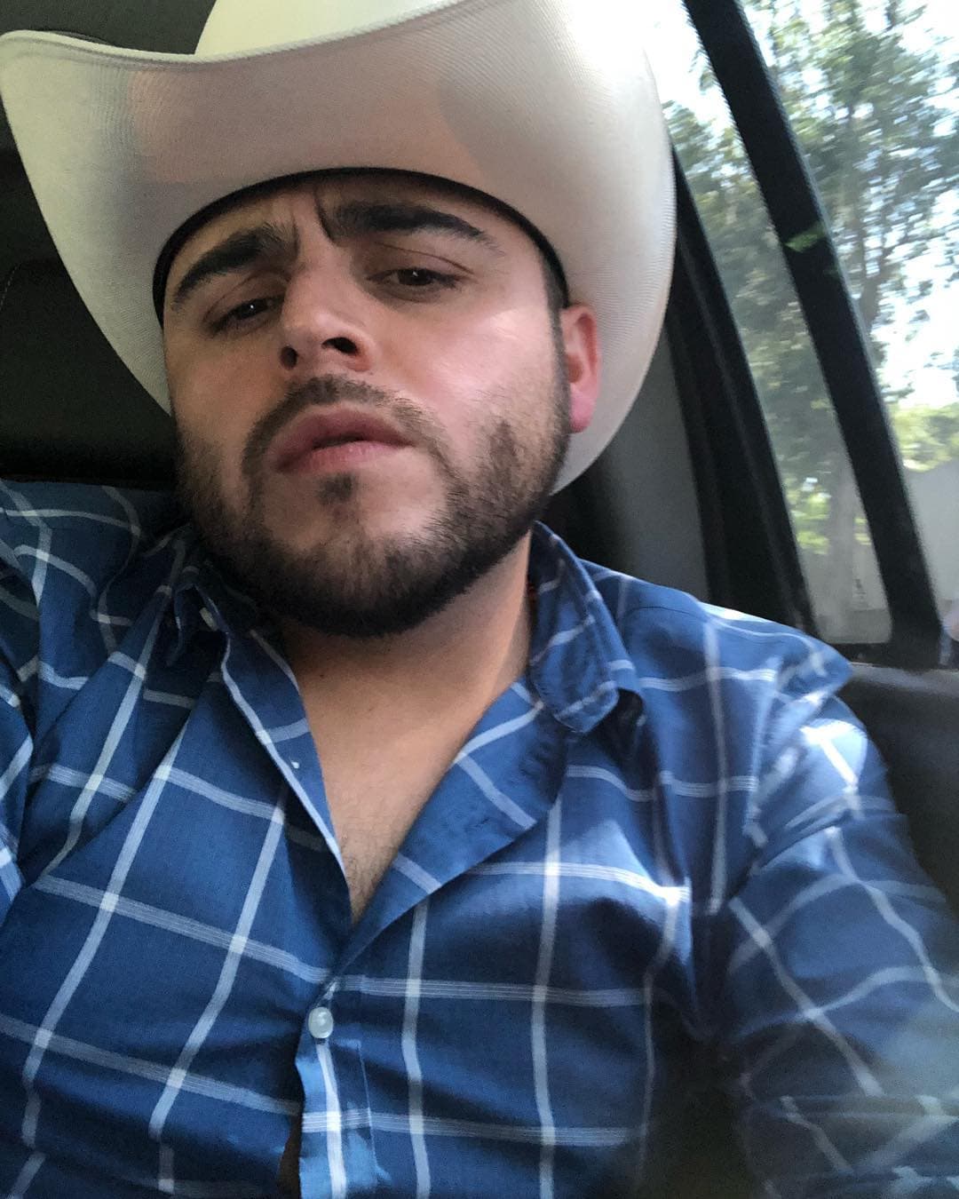 Gerardo Ortiz terminó su relación con DEL Records para trabajar con su propia disquera. "De ahora en adelante mi carrera será manejada por mi nuevo equipo", declaró en un comunicado.