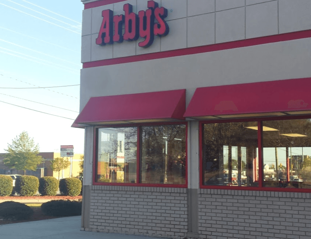 <b>Arby's</b>, en
<b> </b>Lumberton y Woodbury.