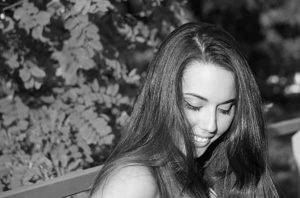 Nicole estudió en el Instituto de Arte de Fort Lauderdale, en Florida. Al terminar se mudó a Nueva York para trabajar en el Design District.