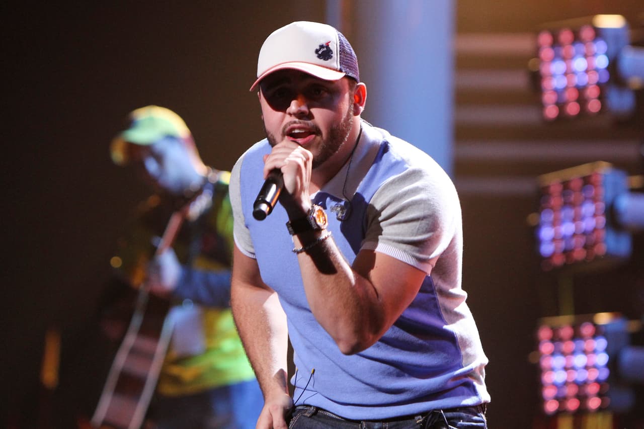 Fiscalía de Jalisco gira orden de arresto contra el cantante Gerardo Ortiz