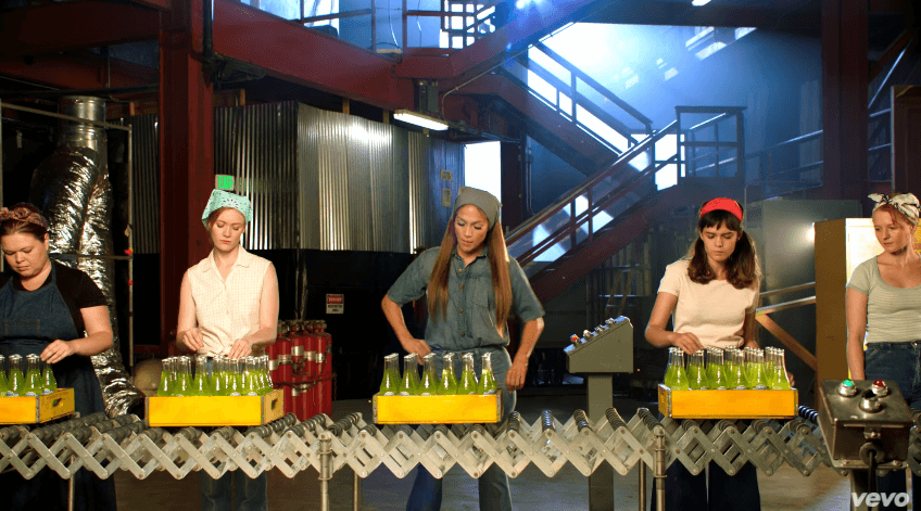 El mensaje es claro y directo, por lo que es la mejor razón por la que Jenni está siendo toda una sensación con 'Ain't Your Mama'.