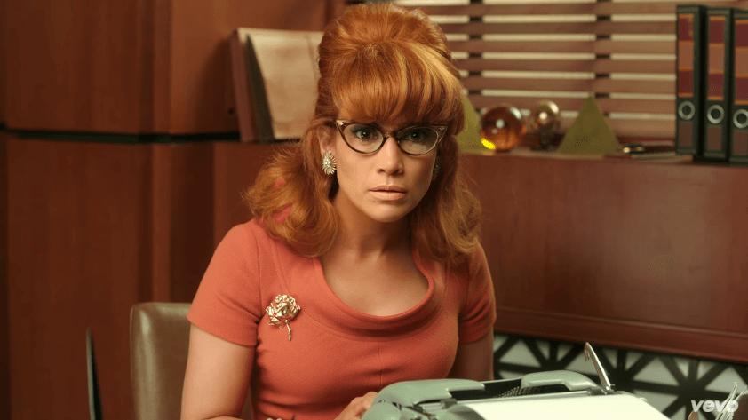 En los 60 Jlo la representó con una chica con libertad laboral, fue una década en la que las mujeres empezaron a tomar fuerza.