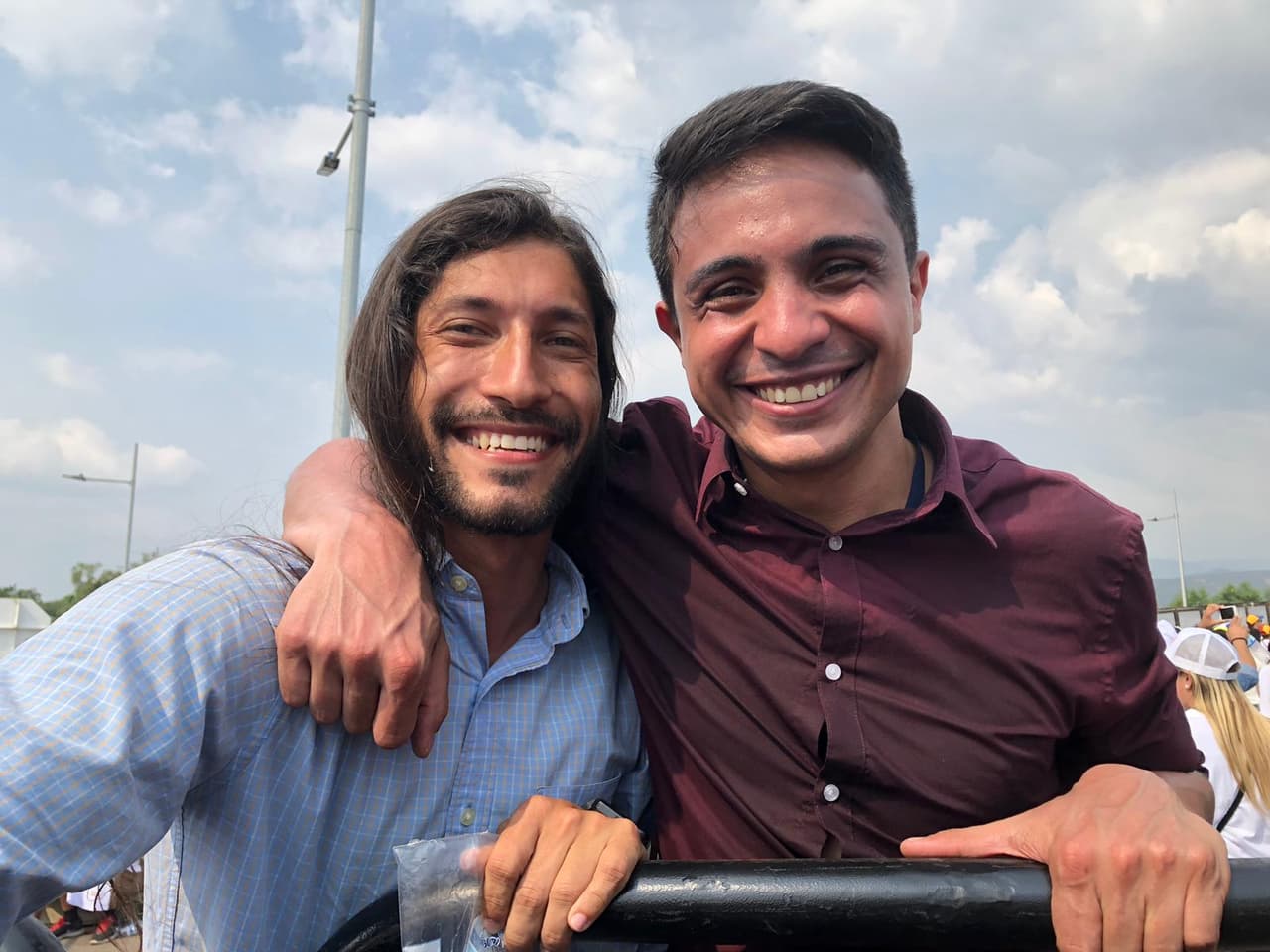 Los perseguidos políticos Renzo Prieto (izq.) y Lorent Saleh.