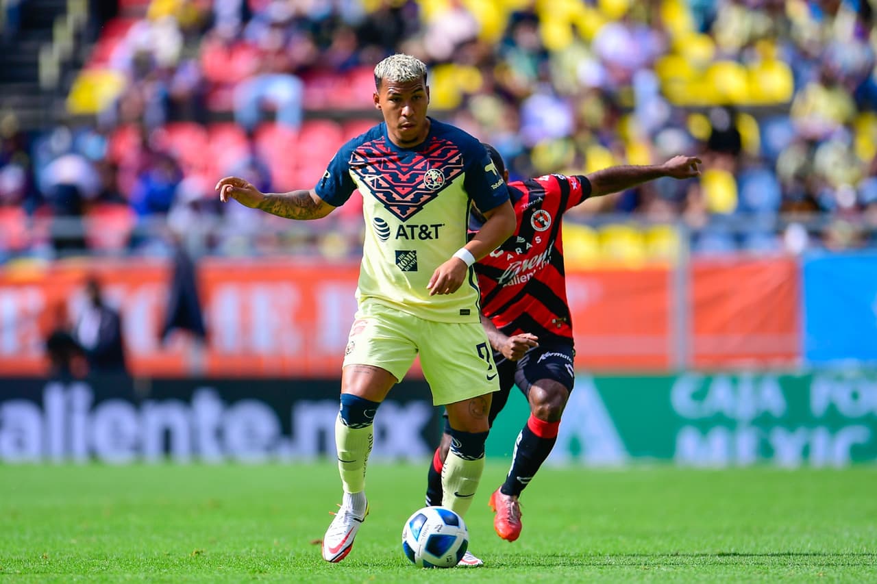 América mantiene su gran paso en el campeonato y en los minutos finales derrotó a Xolos de Tijuana.