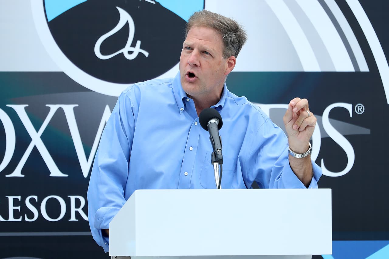 <h2 class="cms-H2-H2">Chris Sununu - gobernador de New Hampshire</h2>
<br>
<br>Sununu no ha tenido tapujos en criticar a Trump, a quien considera un candidato débil que inicia su campaña desde “
<a href="https://www.univision.com/noticias/politica/donald-trump-competira-defensiva-presidencia-2024">una posición defensiva</a>”.
<br>
<br>Sununu acaba de ganar su contienda para la reelección en la gobernación de New Hampshire por 15 puntos y, aunque no ha declarado abiertamente su intención de postularse a la presidencia, declaró a 
<i>The Washington Post</i> el martes que estaba “abierto a todo”.