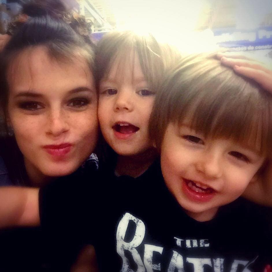 “Localizaron lo que parecía ser un cuerpo envuelto en mantas y una trampa gris”, se lee en el documento de la orden de arresto. 
<br>