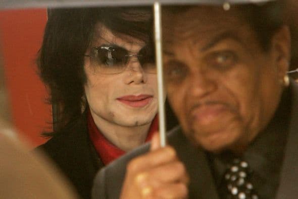 Su padre 
<b><a href="https://www.univision.com/musica/regional-mexicano/el-papa-de-michael-jackson-celebra-con-mariachi-su-cumpleanos-numero-89 ">Joseph Jackson</a></b> tocaba la guitarra, pero la música no le resultó más que un sueño frustrado y cuando descubrió que sus hijos tenían talento, puso todas sus energías (y fuertes medidas disciplinarias) para su desarrollo artístico.