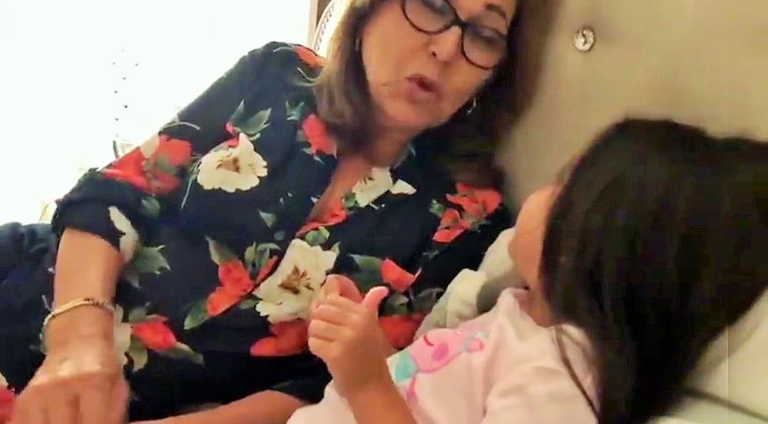 Doña Alicia Montes es muy querida por sus nietos, tanto que Giulietta la espera con ansias cada que se aproxima su llegada.