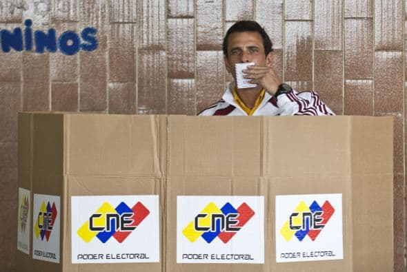 Capriles y el candidato oficialista, Nicolás Maduro, son los principales aspirantes en las elecciones presidenciales de este domingo, de donde surgirá el mandatario que gobernará Venezuela hasta 2019.