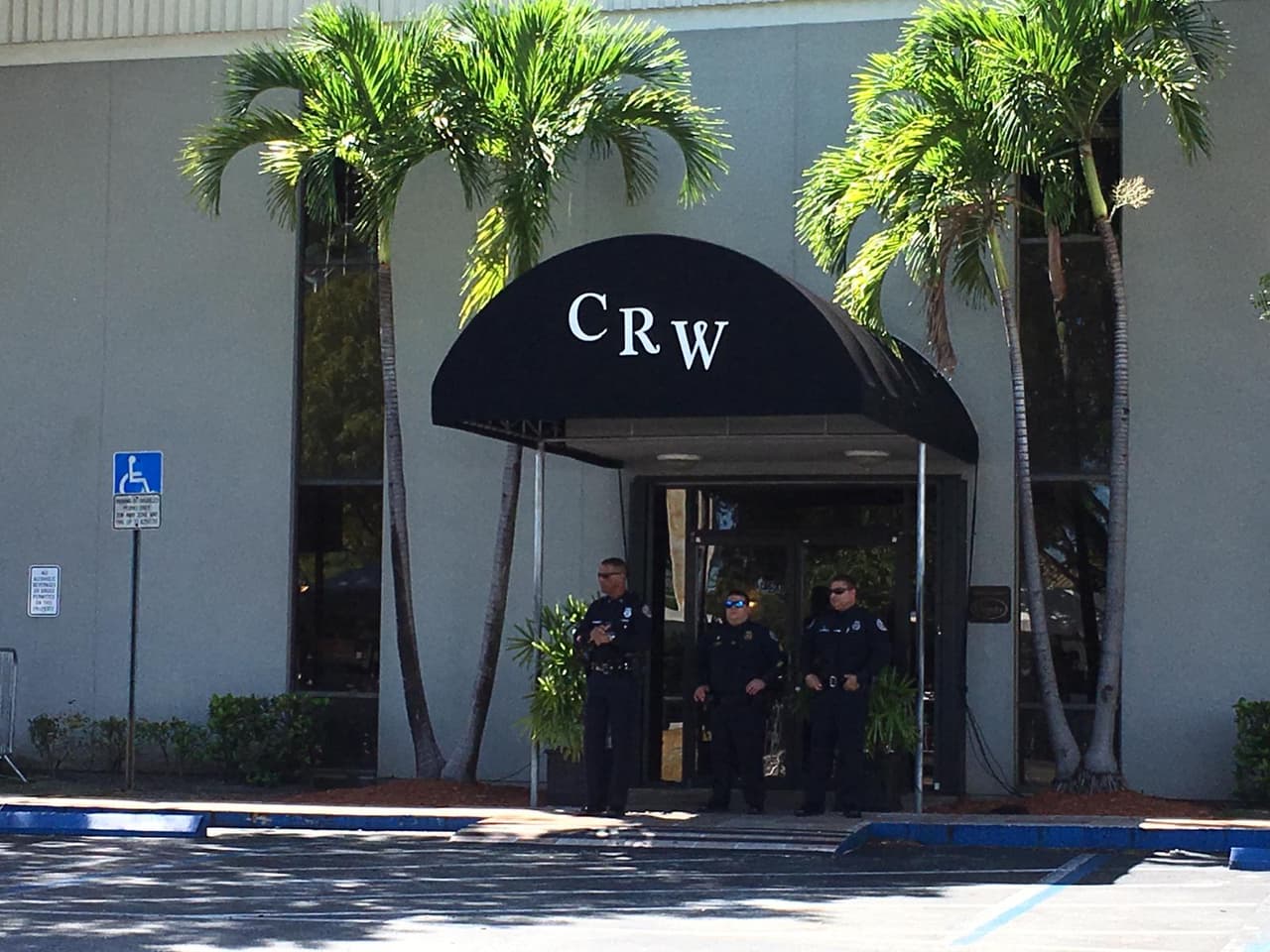 La ceremonia privada fue este viernes, en donde únicamente asistieron sus familiares, allegados y las personas que recibieron una invitación especial.