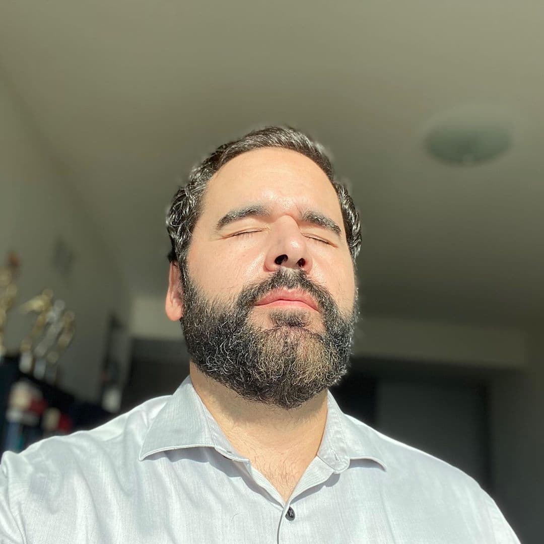 Albert Martínez destaca que una de las ventajas de trabajar desde casa es poder gozar de ratitos de sol, y así es como nuestro meteorólogo se lo disfrutó.