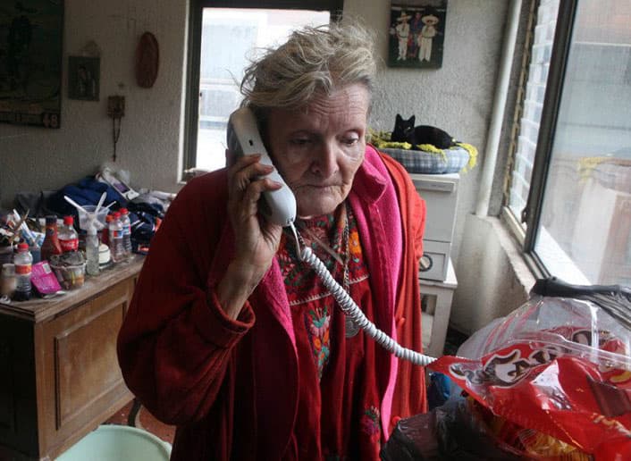 <b>Pero su vida se tornó trágica al llegar la vejez</b>. Desde el 2015 la 'Revista' Proceso denunció el abandono en el que se encontraba la actriz. Alma Delia Fuentes fue encontrada en la indigencia, viviendo en su mansión en ruinas, entre suciedad y excremento. Falleció el pasado 2 de abril a la edad de 80 años.