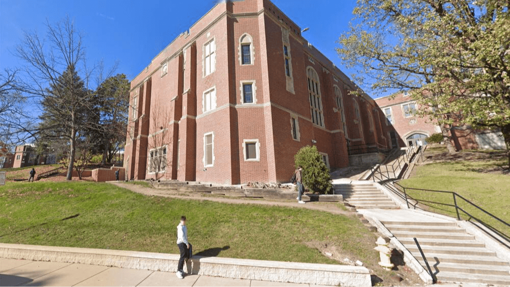 Nueva amenaza de bomba causa movilización en la Glenbard West High School, en Glen Ellyn