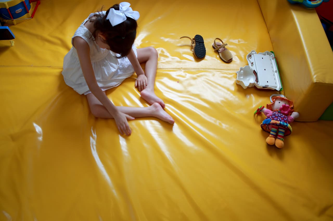 Familia mexicana gana batalla legal para importar un aceite derivado de la marihuana que mejora la salud de su hija