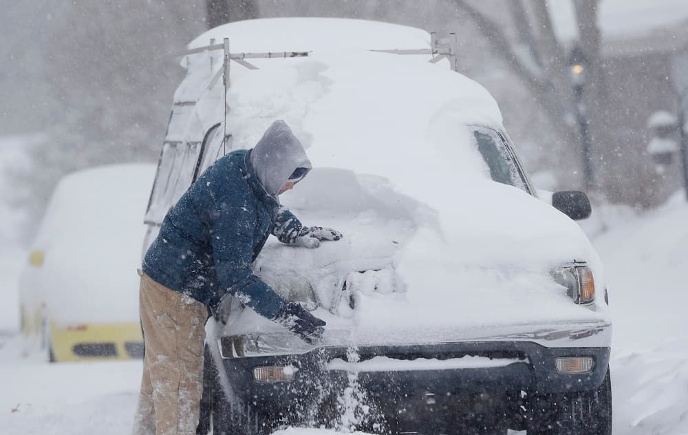 El Servicio Nacional de Meteorología indicó que un “periodo prolongado de nieve” comenzó el sábado en la noche y se extendería hasta el lunes en la región, en la que las nevadas más intensas estaban previstas para el noroeste de Carolina del Norte y el sur de Virginia.