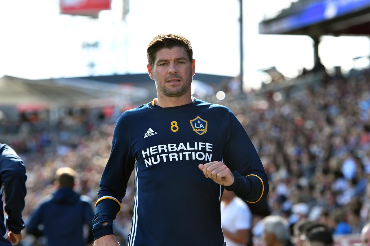 Steven Gerrard, en la mira de un club de la segunda división inglesa que busca entrenador