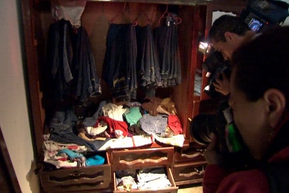 También algunos roperos con prendas de vestir y juguetes.