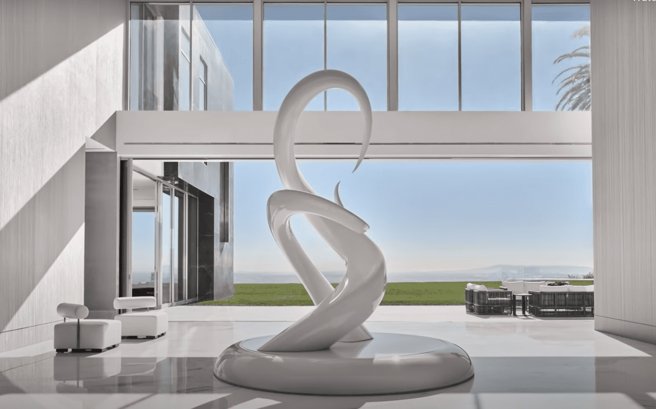 Sin embargo, hay quienes aseguran que tras pagar las deudas, la propiedad deberá recibir los permisos y certificación de habitabilidad antes de que alguien pueda vivir en ella.