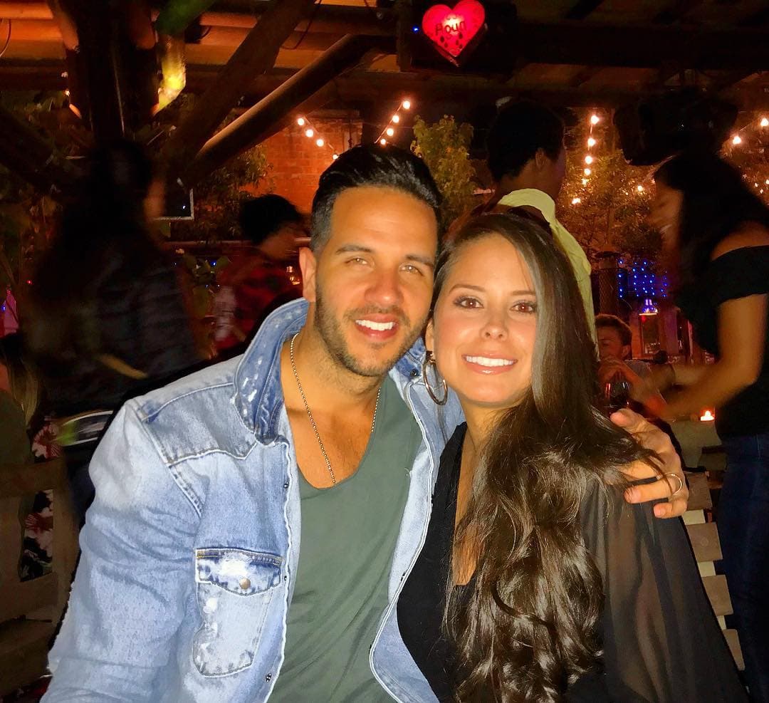 Yisus y Juliana irradian química y se sienten bendencidos por haber formado una bella familia.